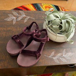 Teva Flatform Universal Velvet Purple sandals